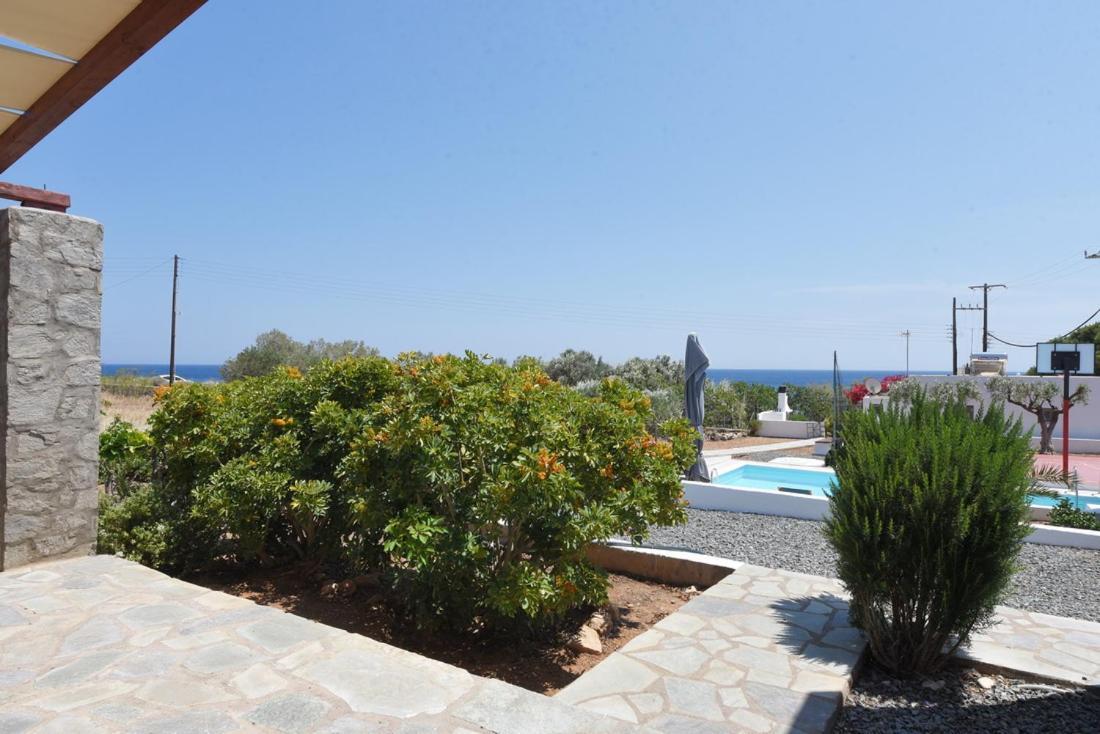 Flora'S Beach And Pool Villa In Syros Liaropá Eksteriør bilde