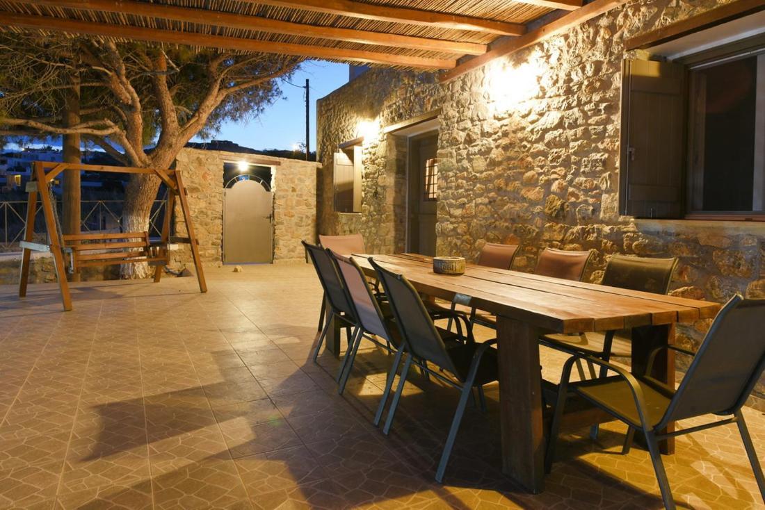 Flora'S Beach And Pool Villa In Syros Liaropá Eksteriør bilde