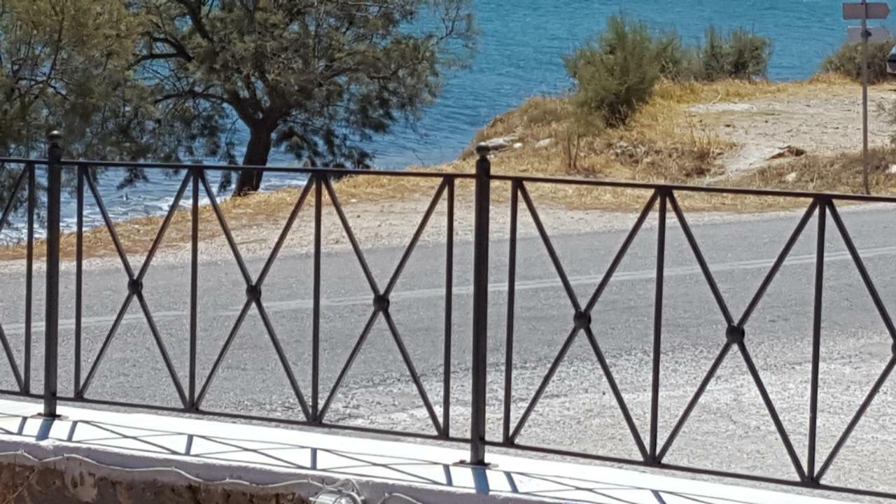 Flora'S Beach And Pool Villa In Syros Liaropá Eksteriør bilde